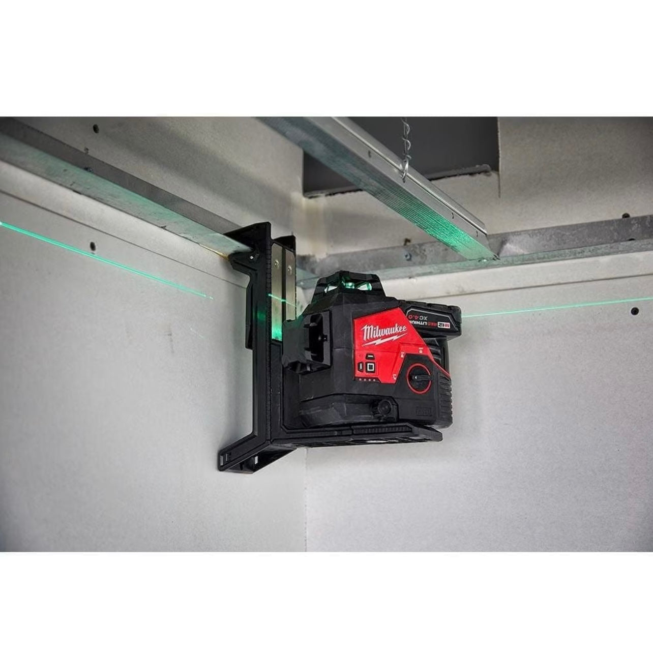 Used Milwaukee 3632-21 M12 Green 360° 3-Plane Laser Tool Only