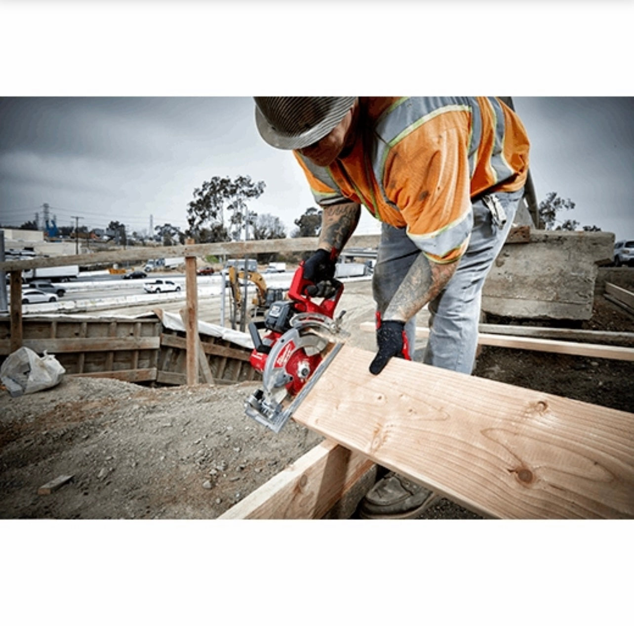 Used Milwaukee 2830-20 M18 FUEL Rear Handle 7-1/4" Circular Saw - Tool Only